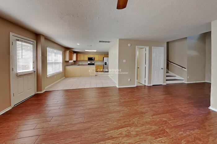 7034 Atasca Creek Dr - Photo 4 of 24