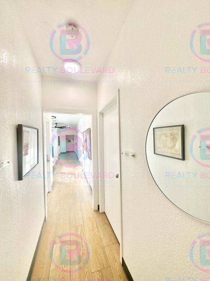 904 W 7th St #301C - Photo 5 of 18