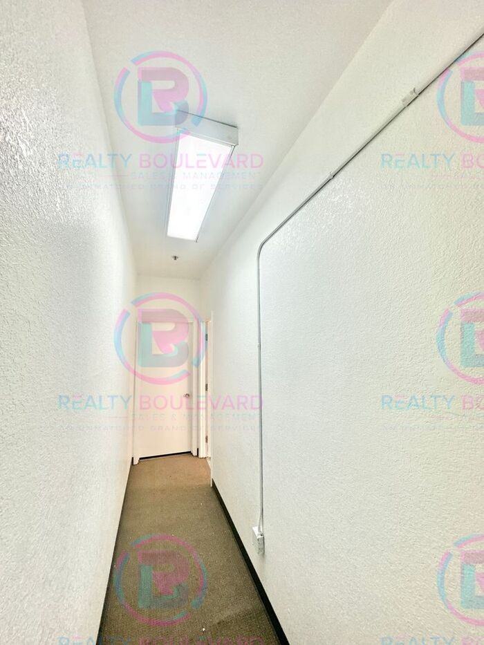904 W 7th St #304 - Photo 6 of 14