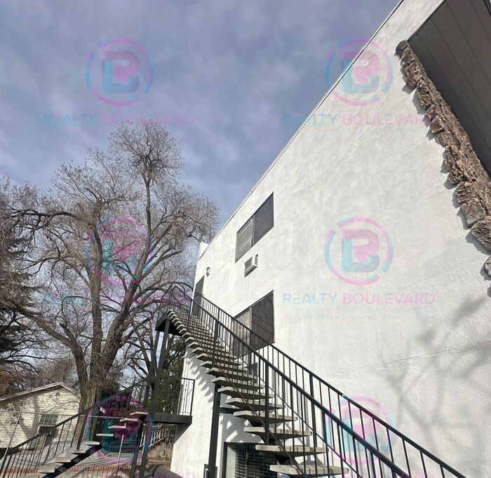 904 W 7th St #304 - Photo 7 of 14