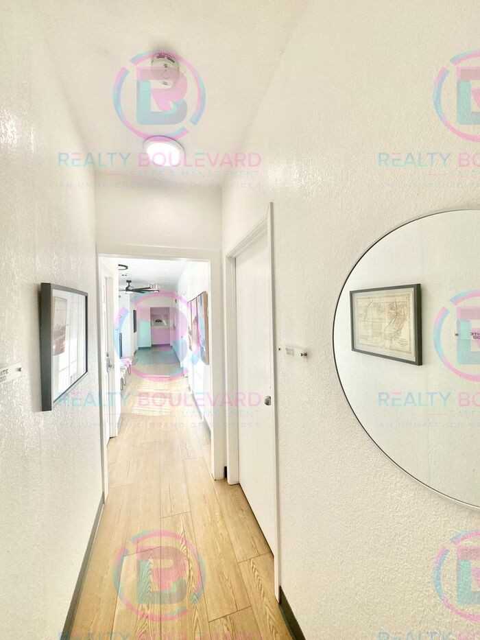 904 W 7th St #300 - Photo 2 of 12