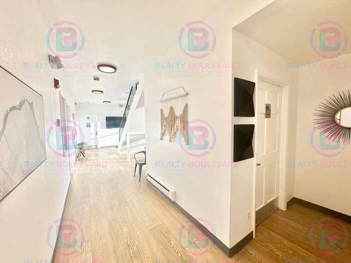 904 W 7th St #300 - Photo 7 of 12