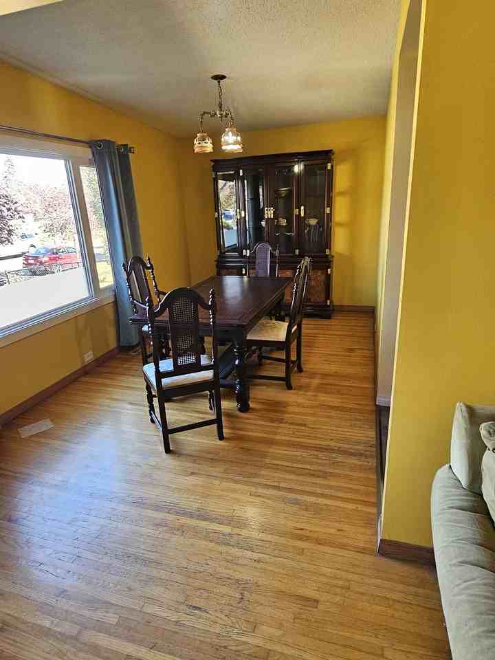 4907 Marlborough Dr Ne - Photo 4 of 13