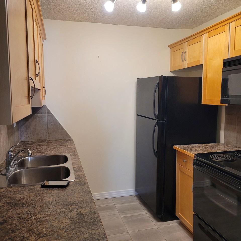 13045 6 St Sw - Photo 3 of 23