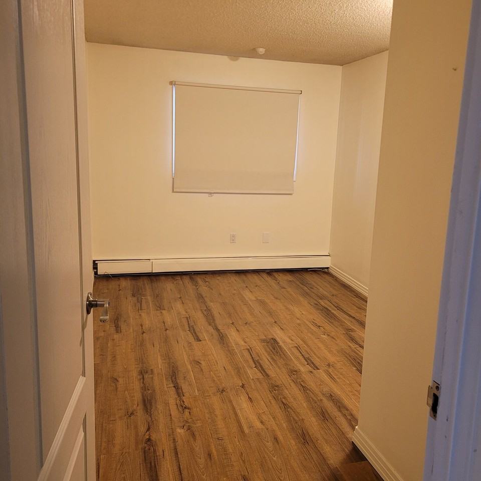 13045 6 St Sw - Photo 6 of 23