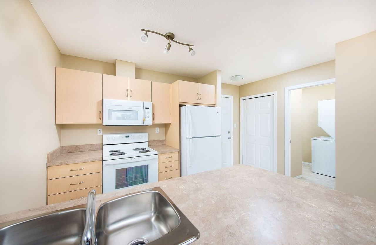 4310 33 St - Photo 4 of 19