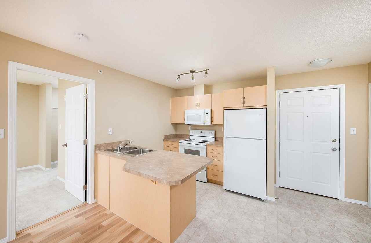 4310 33 St - Photo 5 of 19