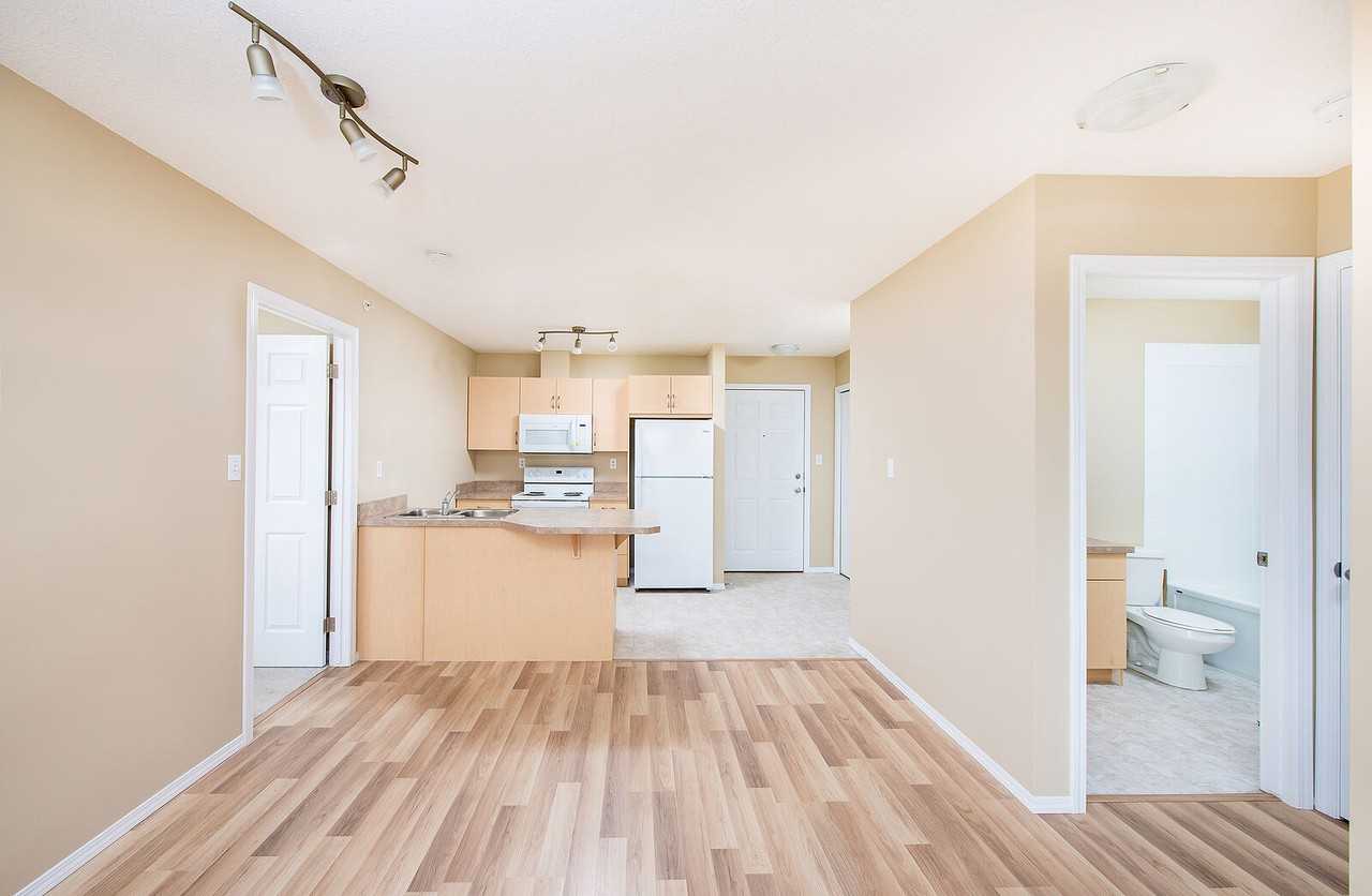4310 33 St - Photo 6 of 19