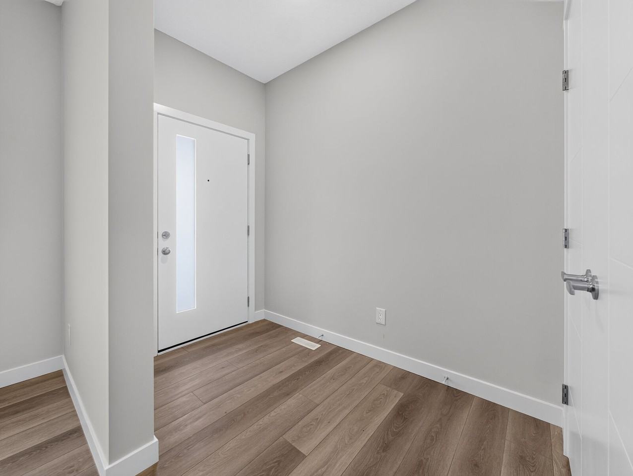 1081 Berg Pl - Photo 5 of 50