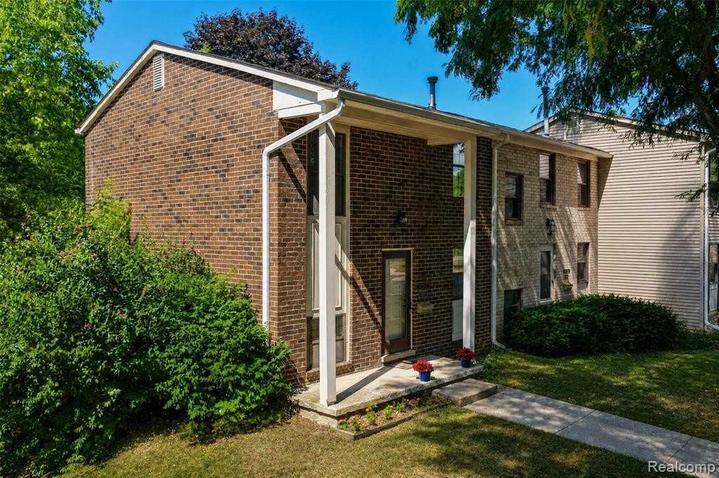 8358 Lakeview Ct #8358 - Photo 2 of 20