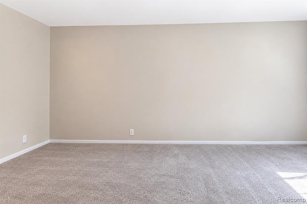 8358 Lakeview Ct #8358 - Photo 5 of 20