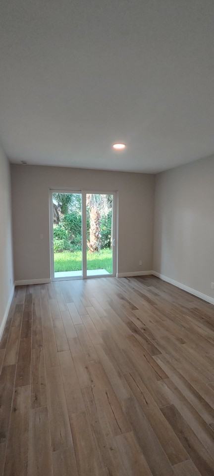 991 Waters Edge Dr #NA - Photo 3 of 21