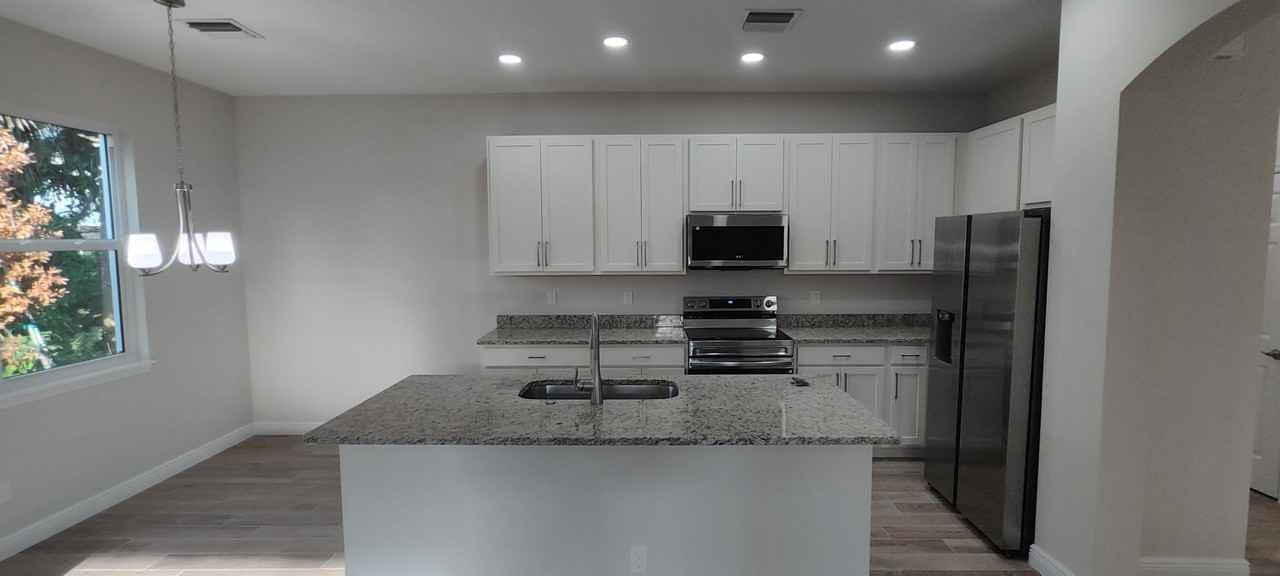 991 Waters Edge Dr #NA - Photo 5 of 21