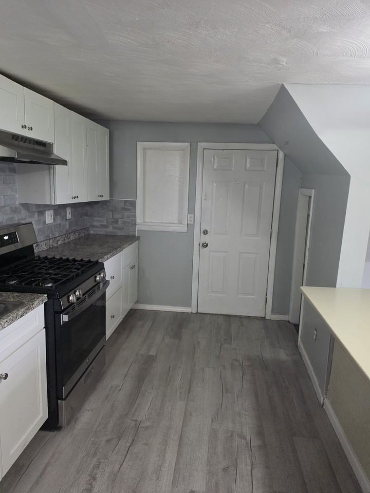 297 Main St #3 - Photo 7 of 9
