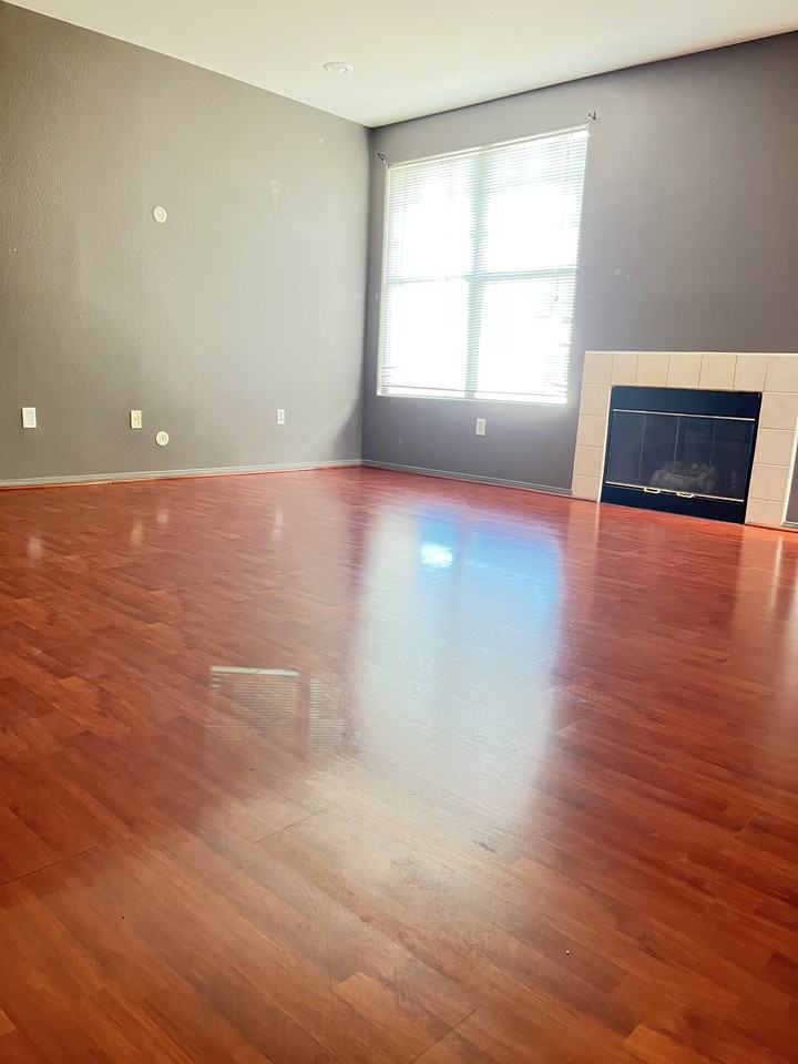 8555 W Russell Rd #2073 - Photo 4 of 6