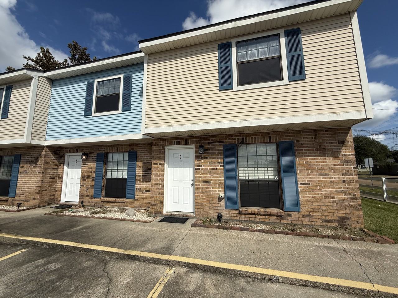 104 N Long St #B - Photo 2 of 11