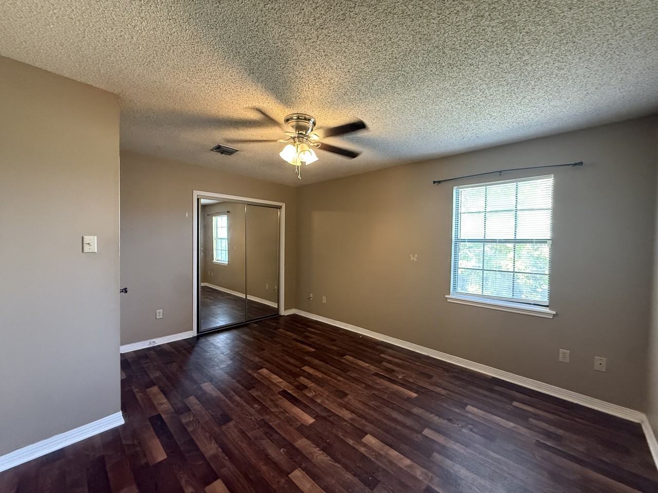 104 N Long St #B - Photo 3 of 11