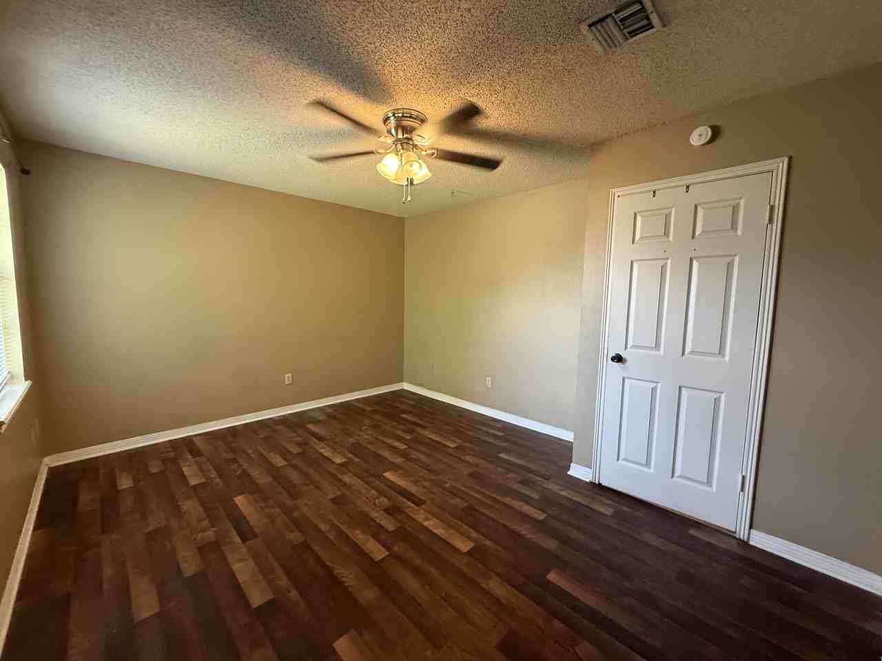 104 N Long St #B - Photo 4 of 11