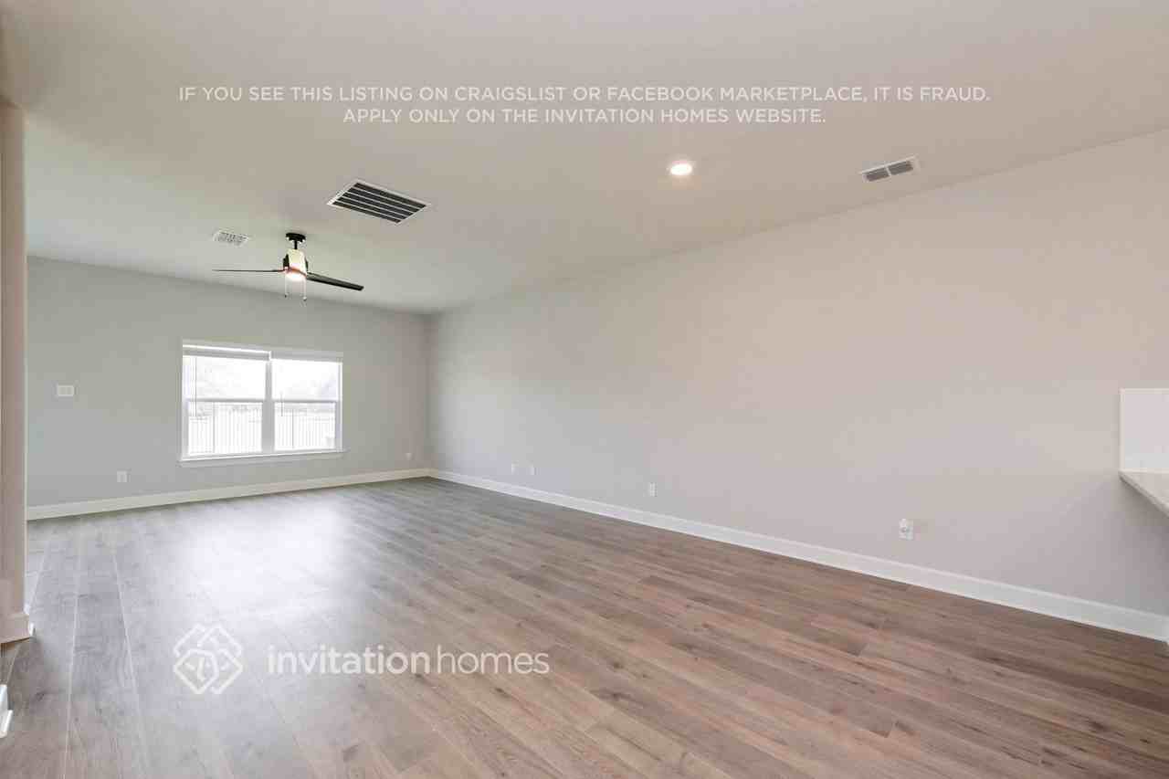 627 Brookside Dr - Photo 4 of 34