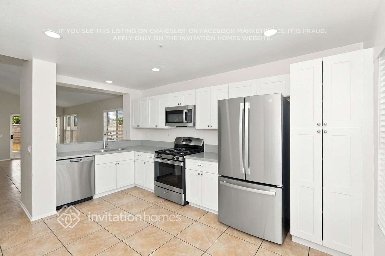 11008 San Pasqual Ave - Photo 7 of 17