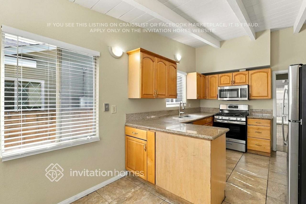 7715 Bluebell Ave - Photo 7 of 17