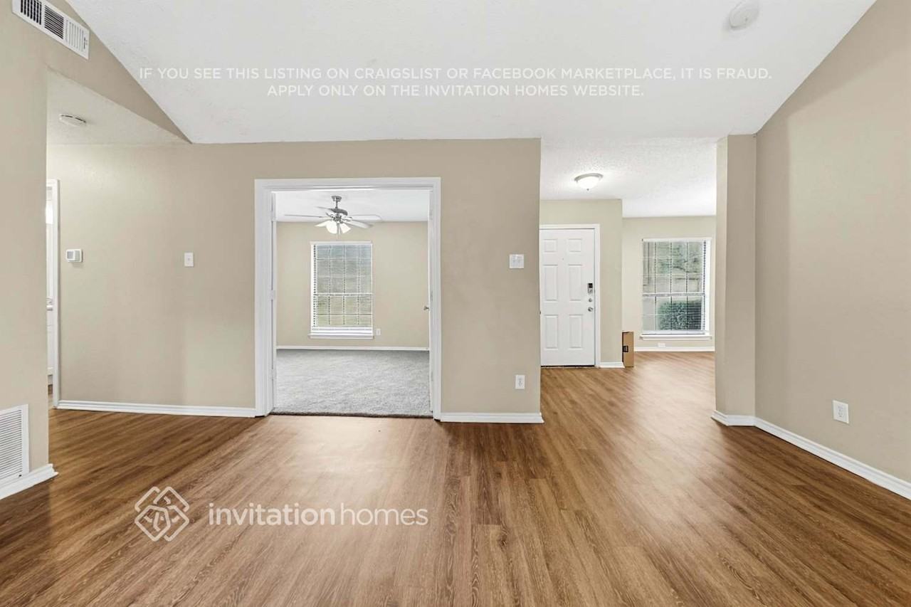 2306 Lakeshore Ln - Photo 5 of 20