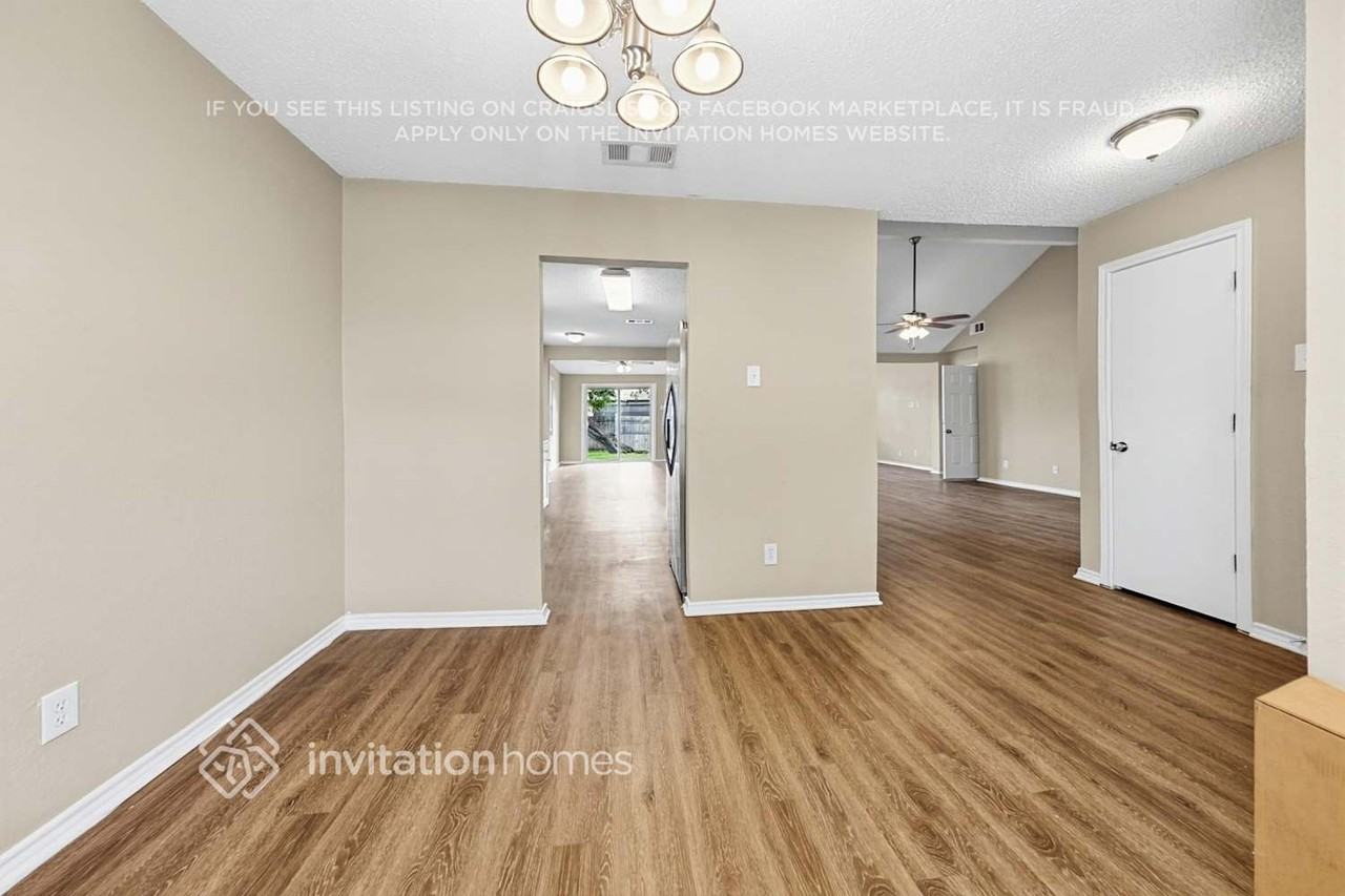 2306 Lakeshore Ln - Photo 7 of 20