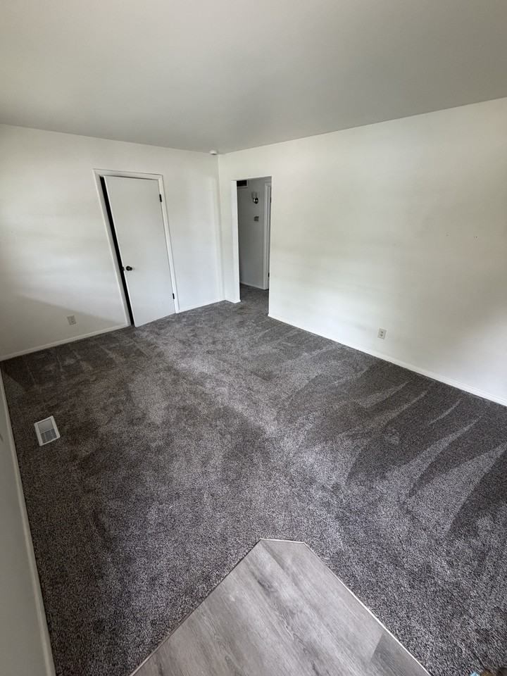 1112 N Boeke Rd #1 - Photo 2 of 7