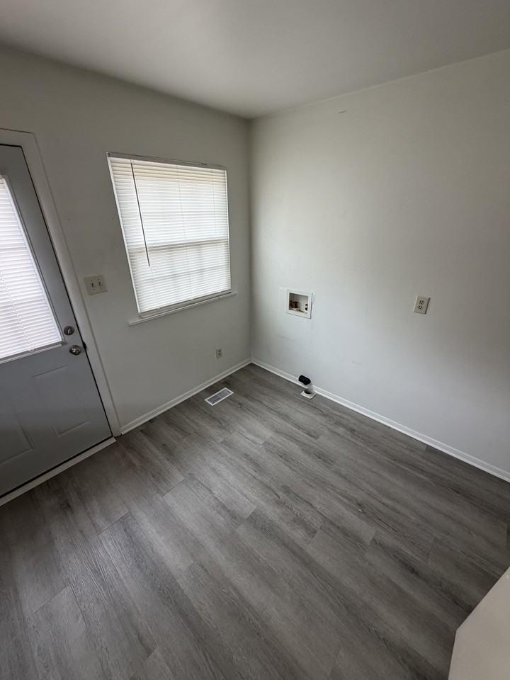 1112 N Boeke Rd #1 - Photo 4 of 7