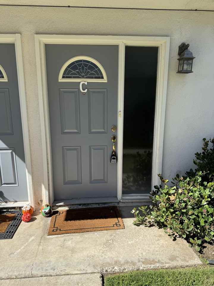 272 16th Pl #C - Photo 2 of 10