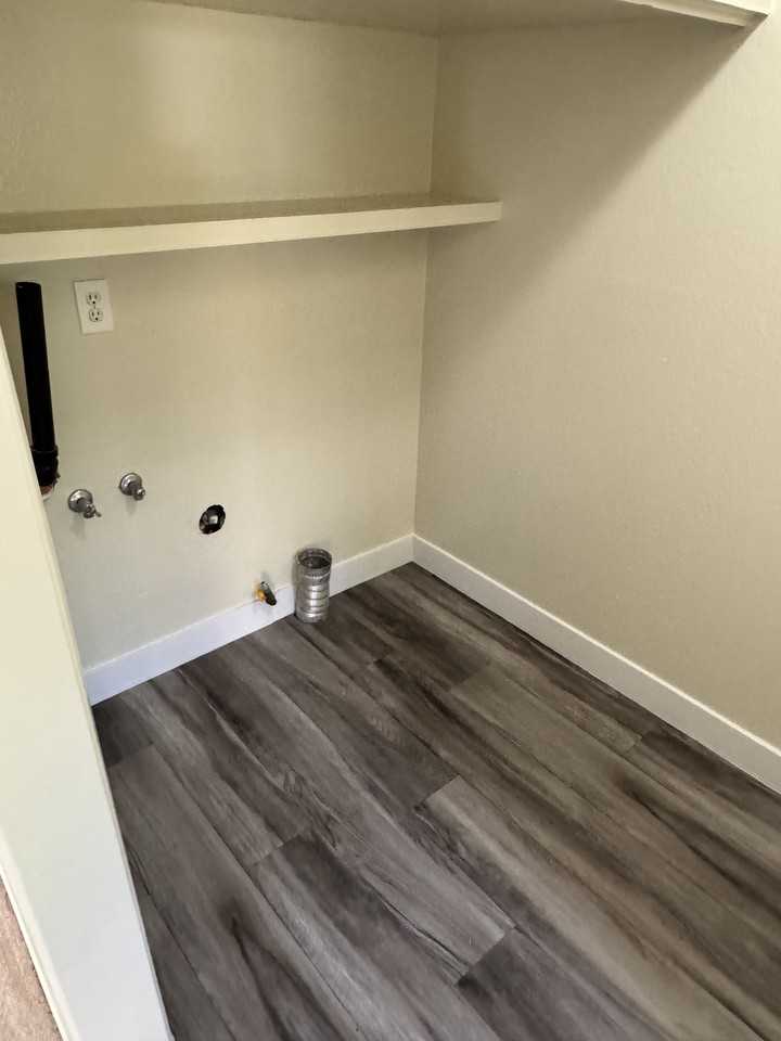 272 16th Pl #C - Photo 5 of 10