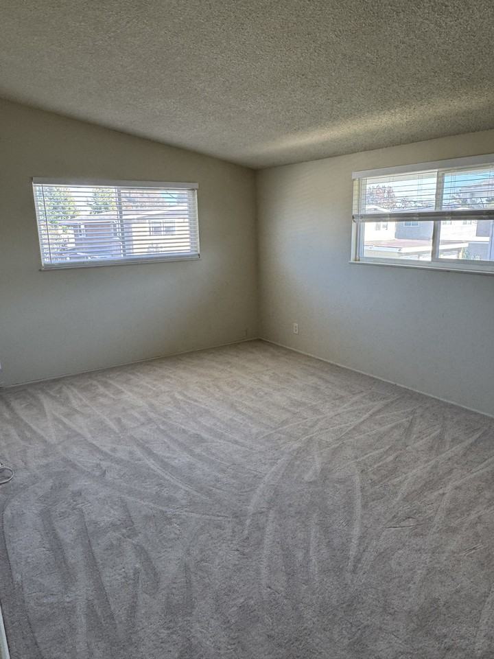 272 16th Pl #C - Photo 6 of 10