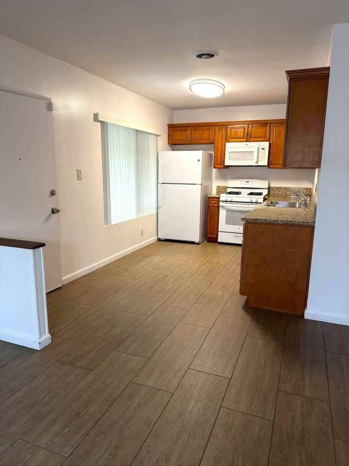 116 Quincy Ave #A - Photo 4 of 12