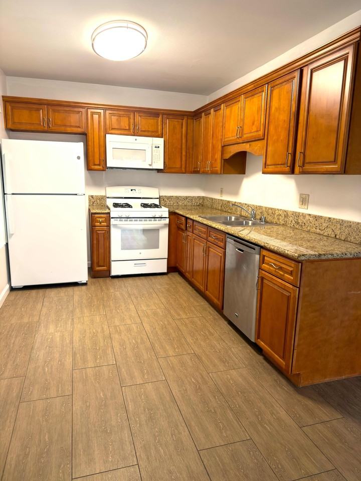 116 Quincy Ave #A - Photo 5 of 12