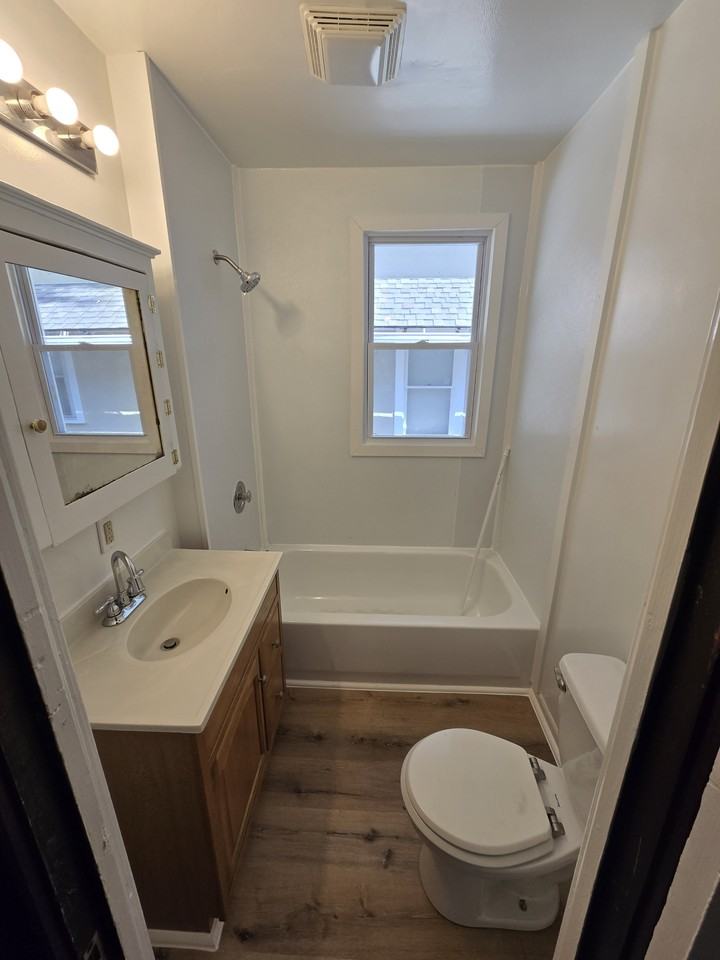 419 W Walnut St #1 - Photo 3 of 20