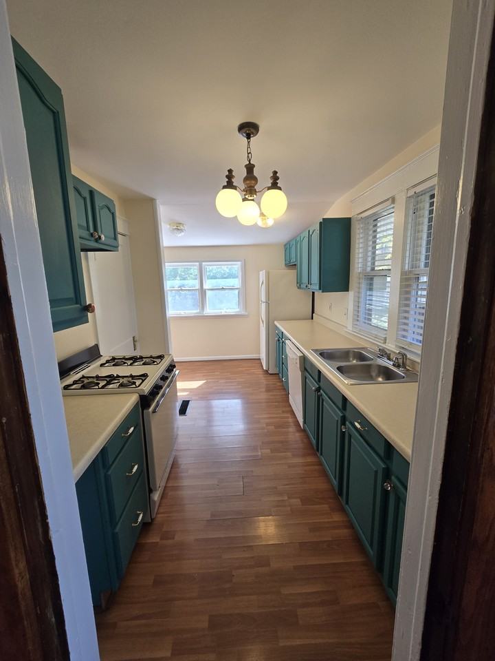 419 W Walnut St #1 - Photo 7 of 20