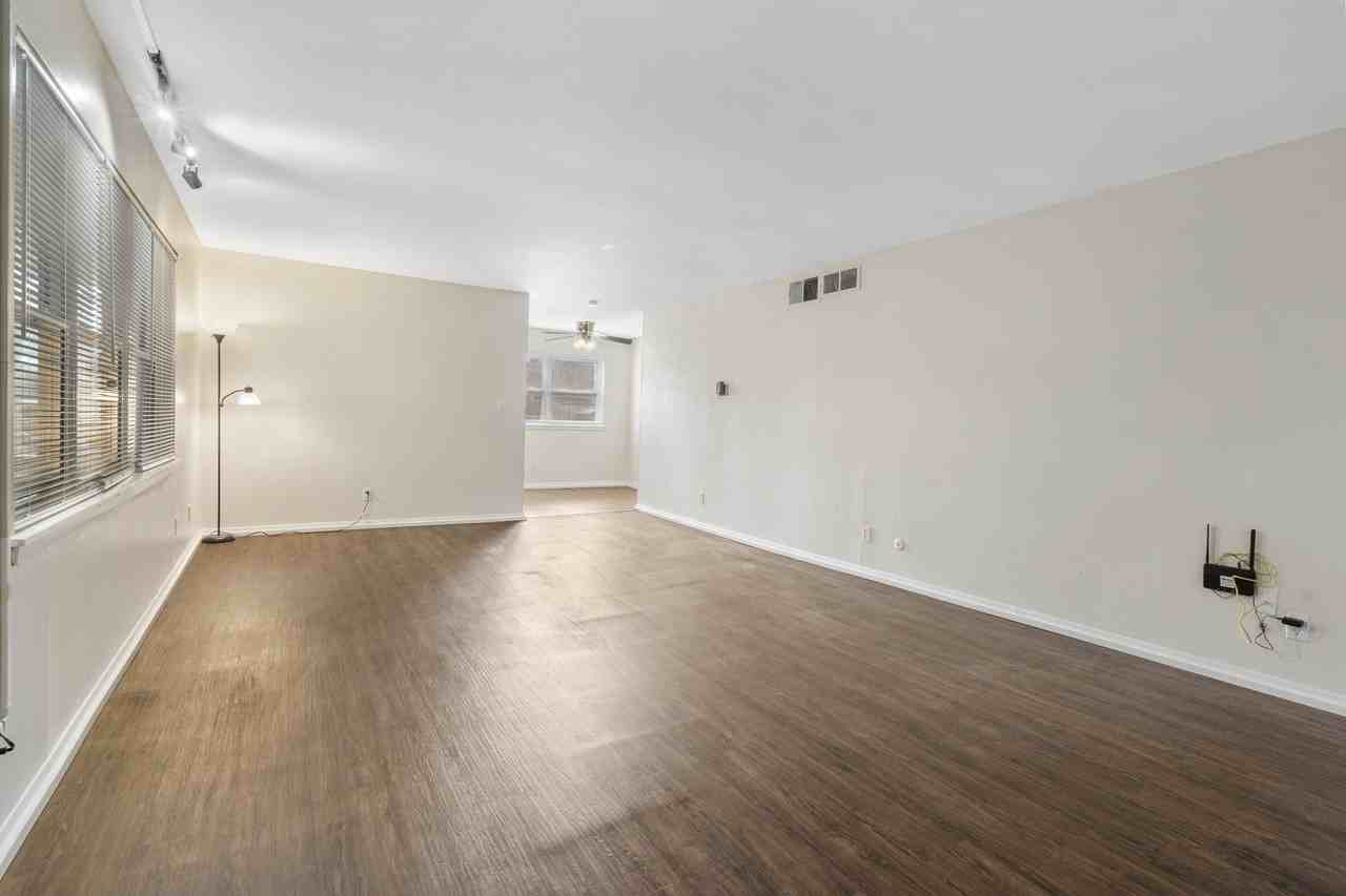 926 E Walnut St #926-9 - Photo 7 of 16