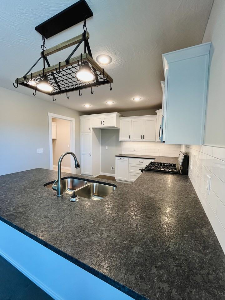 844 S Eastridge #1 - Photo 4 of 19