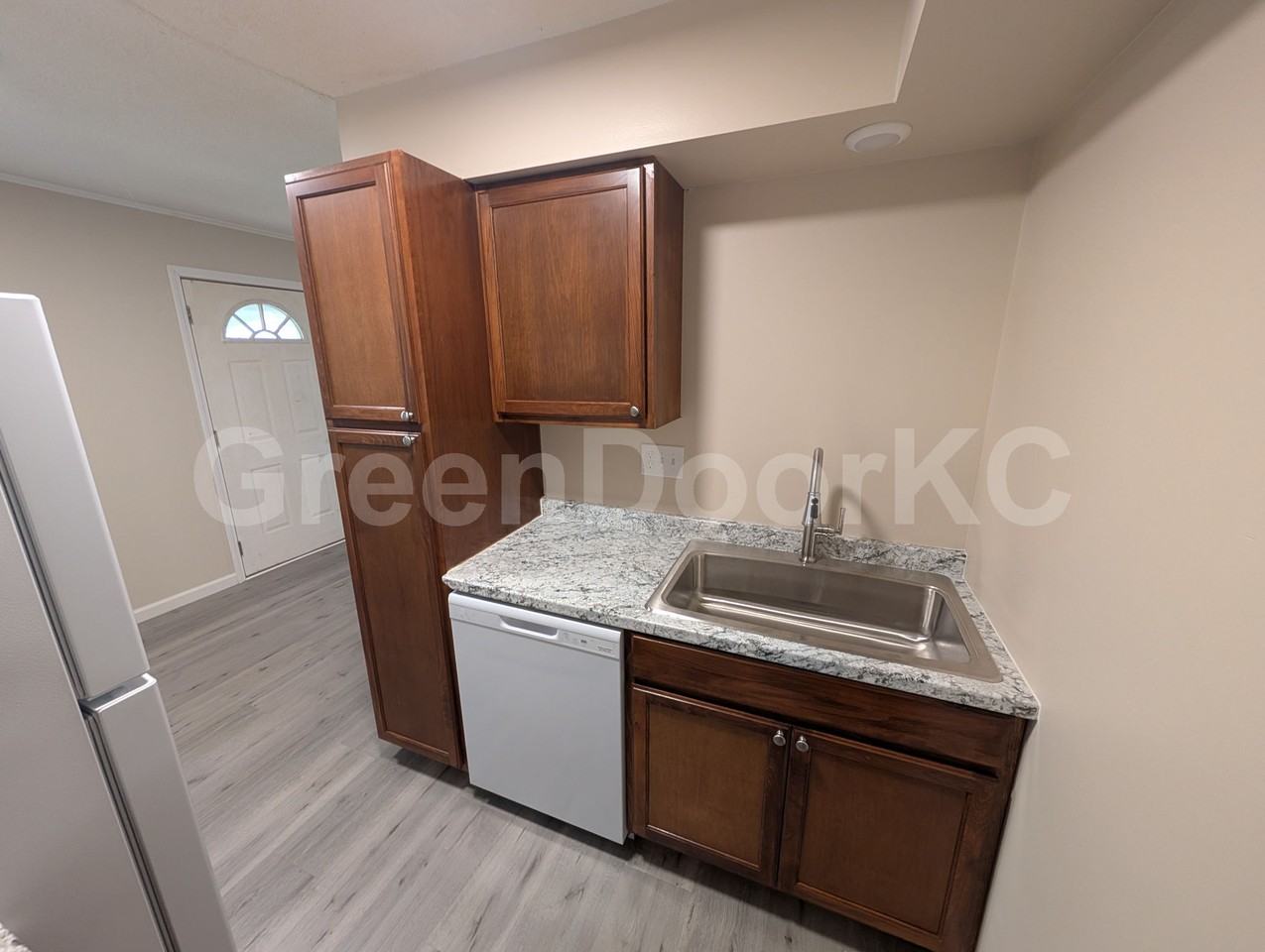 413 Holiday Dr #413 - Photo 2 of 9
