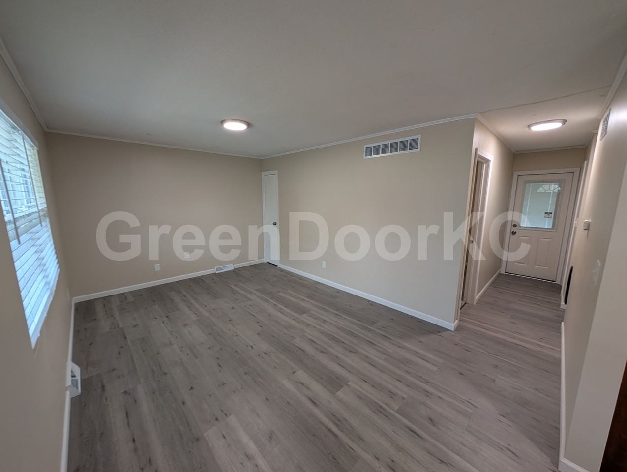 413 Holiday Dr #413 - Photo 5 of 9