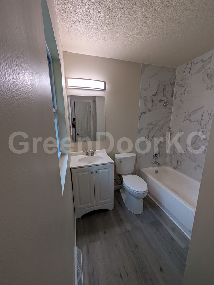 413 Holiday Dr #413 - Photo 7 of 9