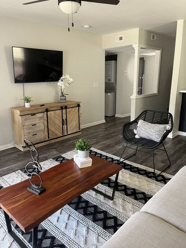 2215 2215 Kilborne DriveApt E #E - Photo 4 of 41