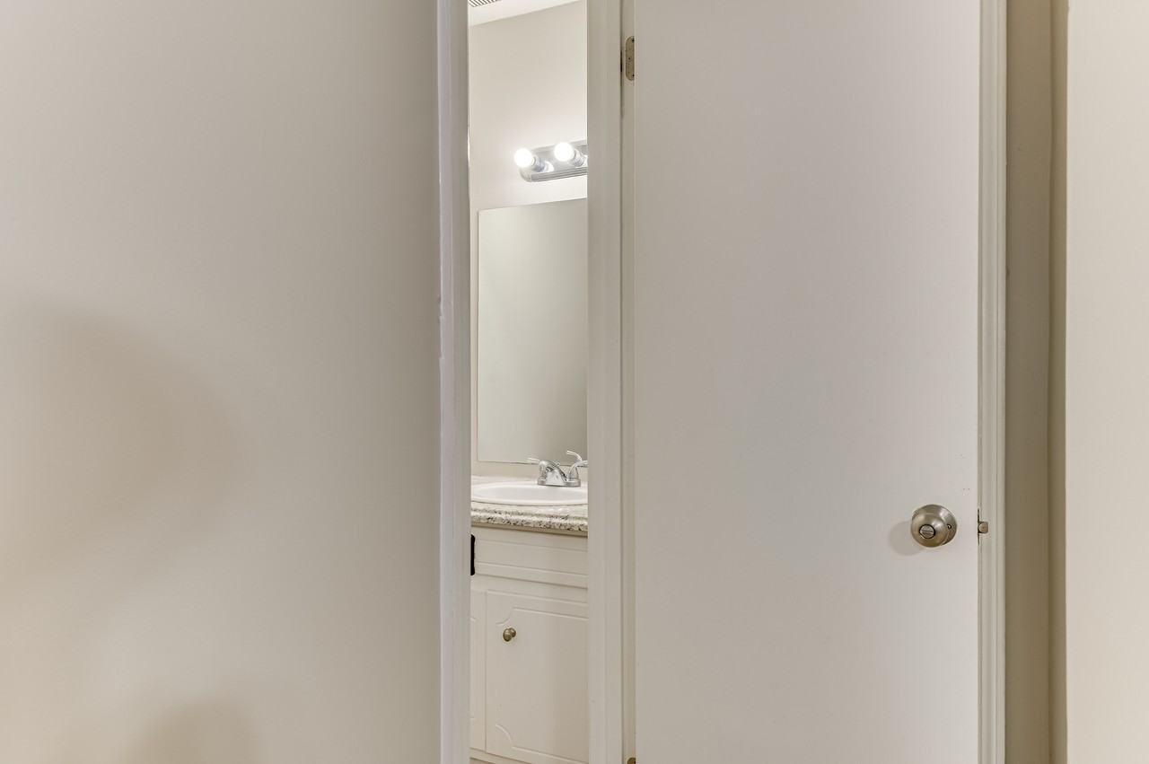 140 Chalet North Ct #140 - Photo 5 of 31