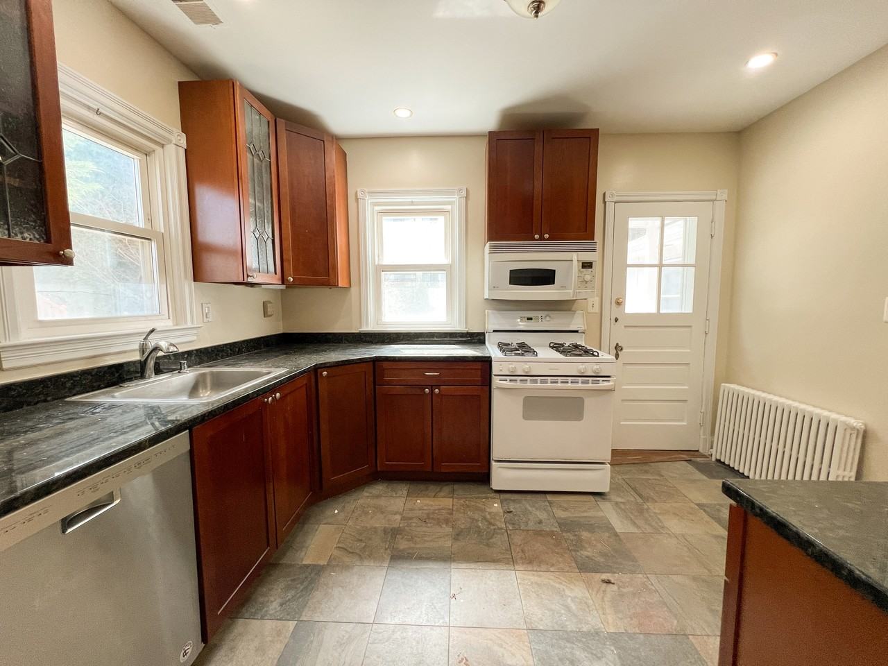 1004 Noyes Dr #1 - Photo 5 of 15