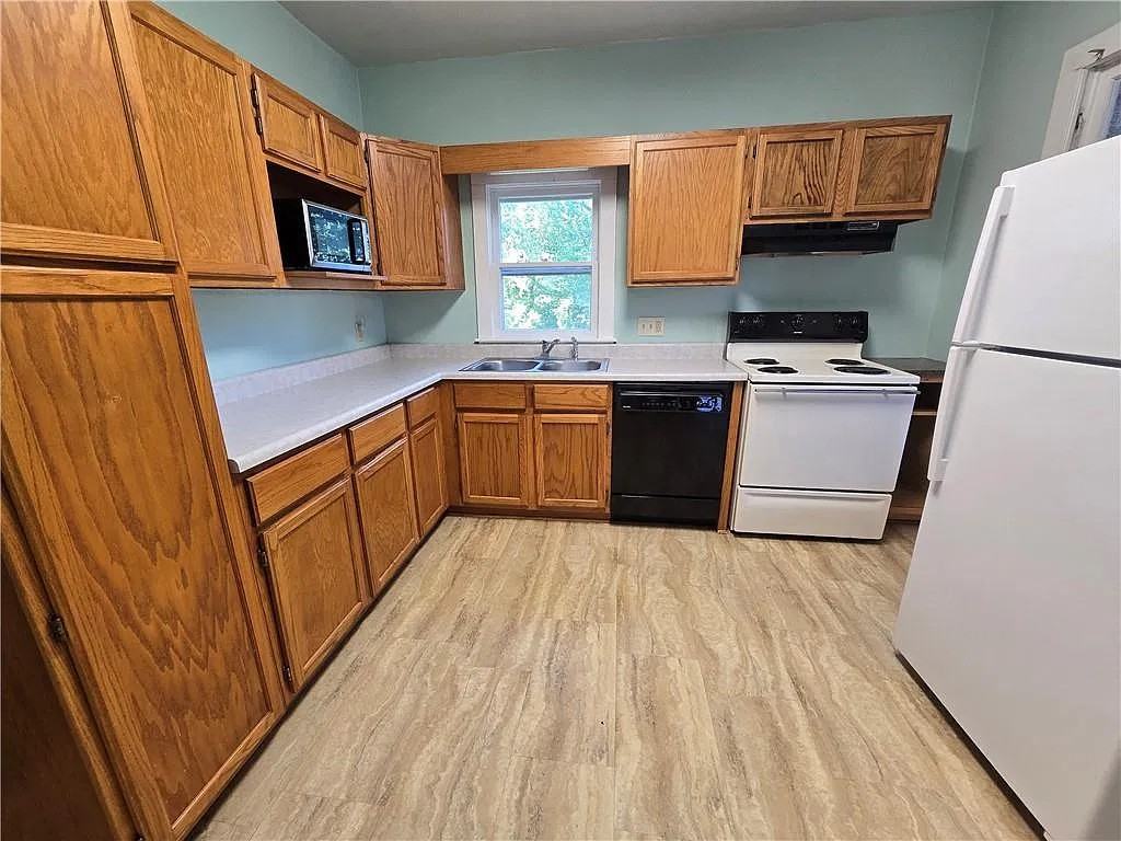 207 E Oak St #1 - Photo 2 of 13