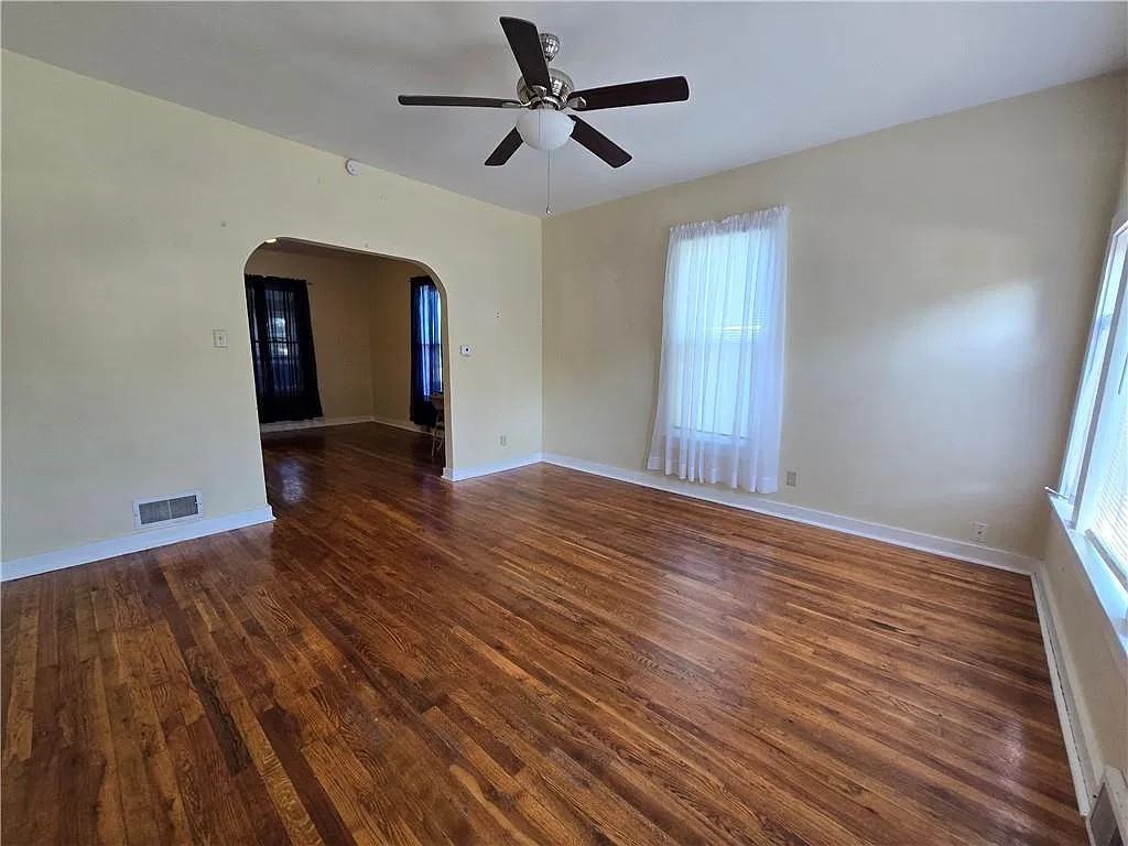 207 E Oak St #1 - Photo 3 of 13