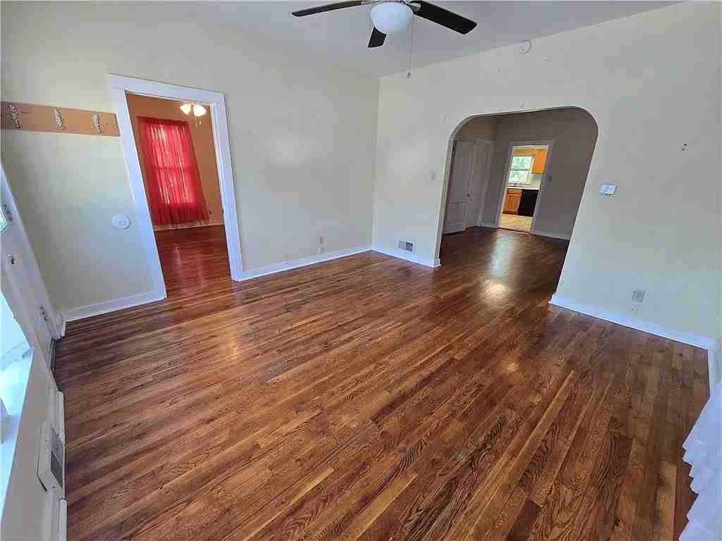 207 E Oak St #1 - Photo 4 of 13