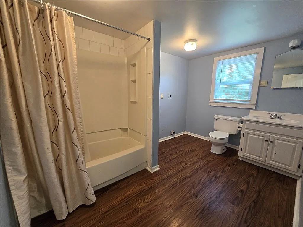 207 E Oak St #1 - Photo 6 of 13
