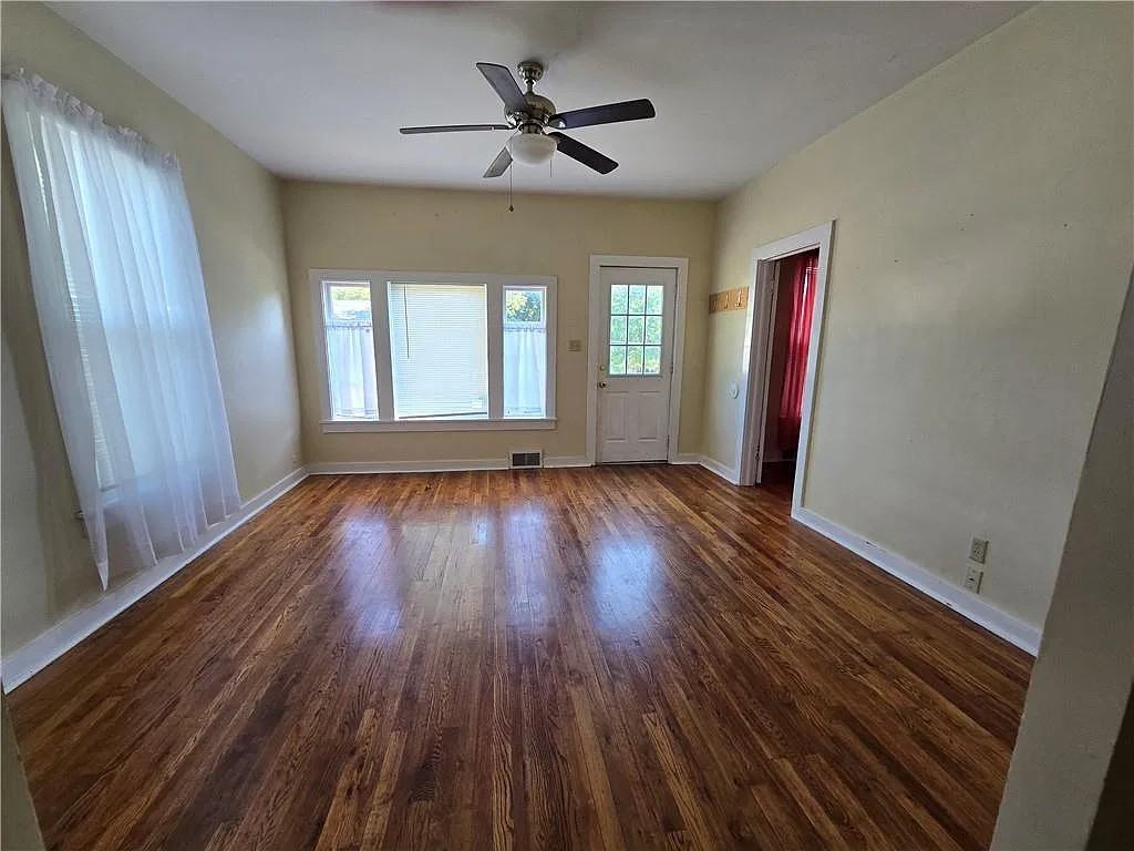 207 E Oak St #1 - Photo 7 of 13