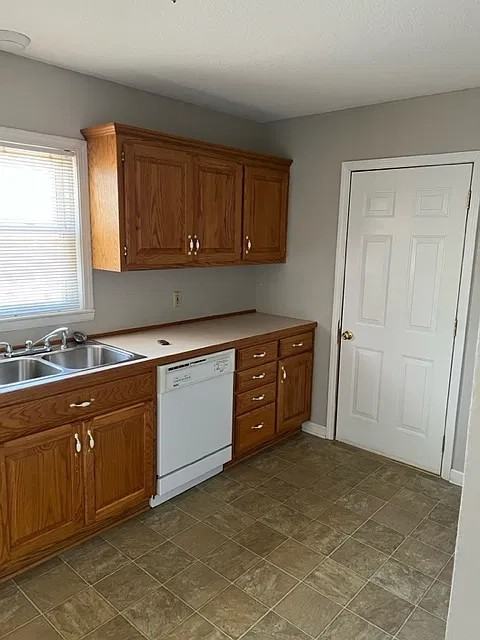 300 9th St #1 - Photo 3 of 12
